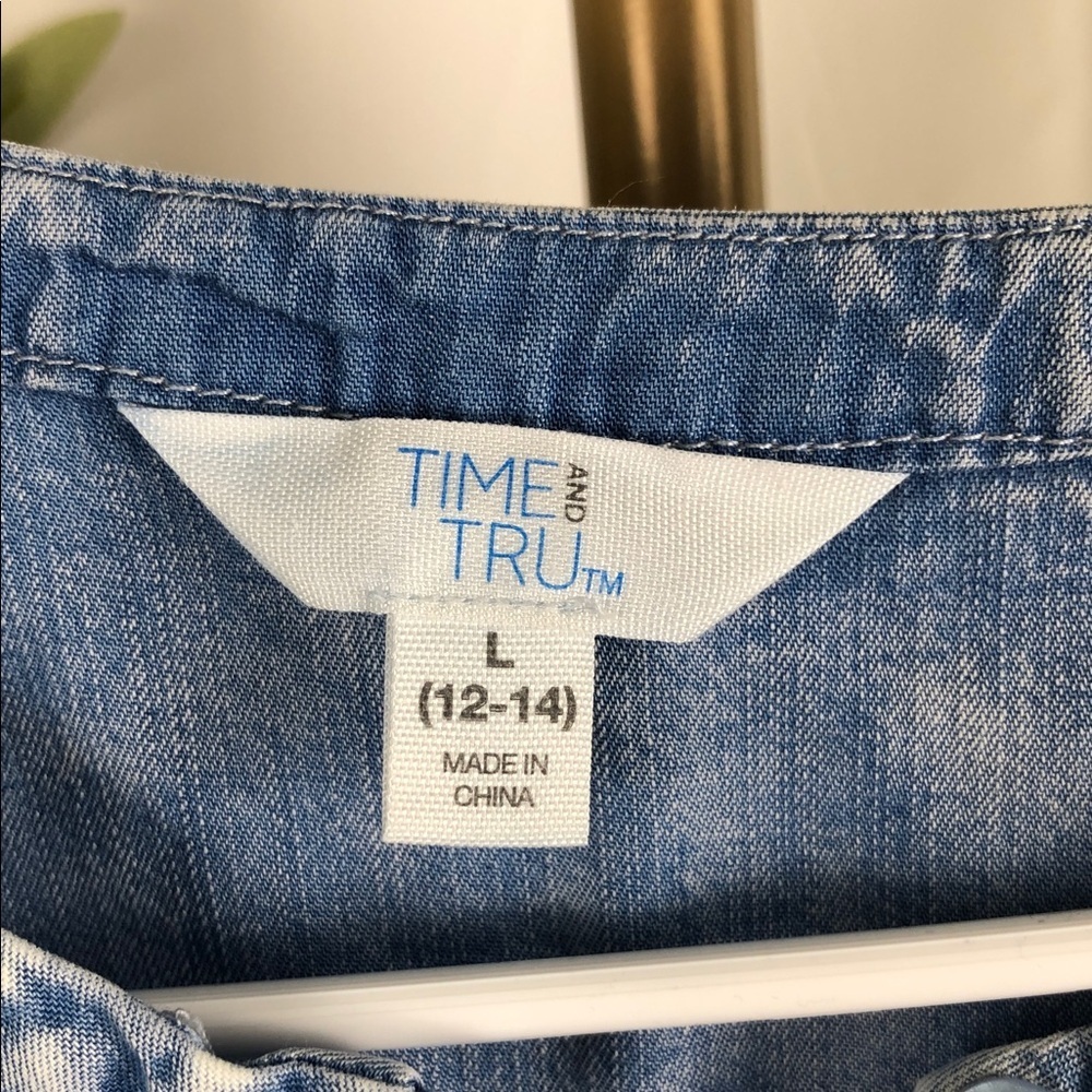 Time and Tru Washed Blue Denim-Look Button Front Bloused Sz L (T4) - Picture 2 of 7